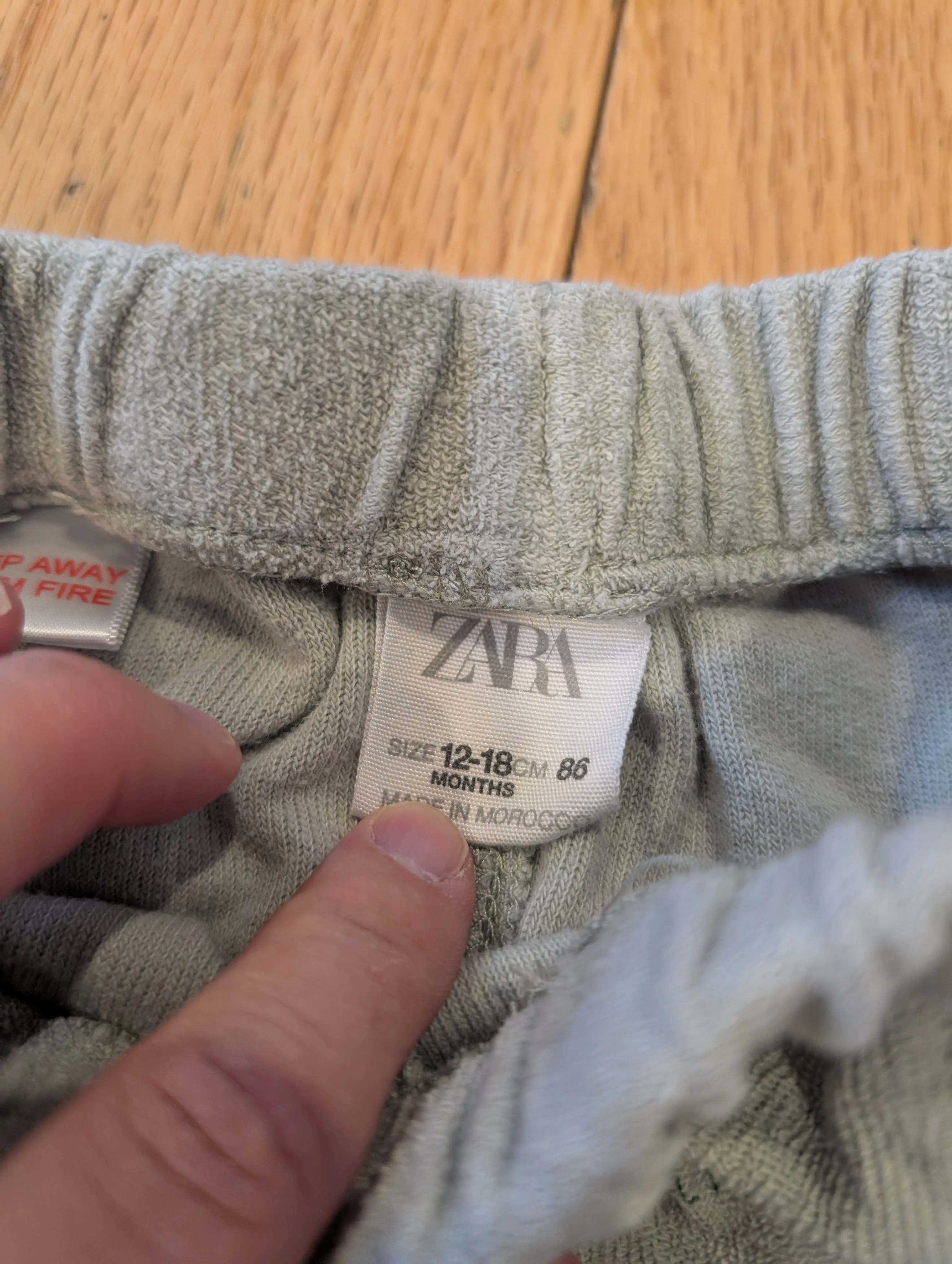 Boys 6-12 months pant bundle (B3) - brands: Carter's, Joe Fresh, Gap   Zara, Kids 12 Month (9-12M)