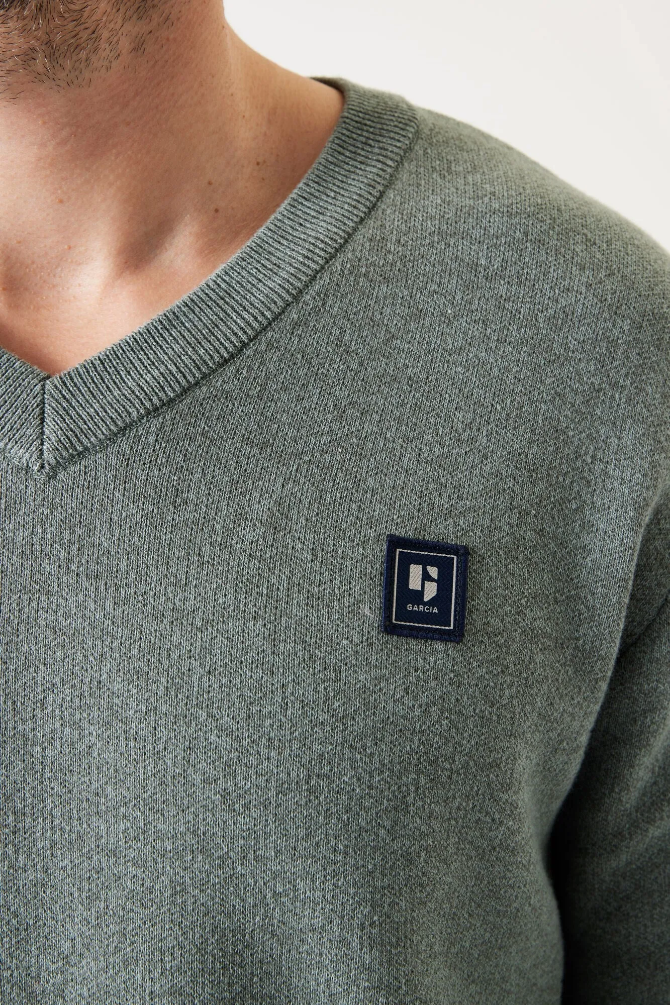 Garcia Solid V-Neck Pullover