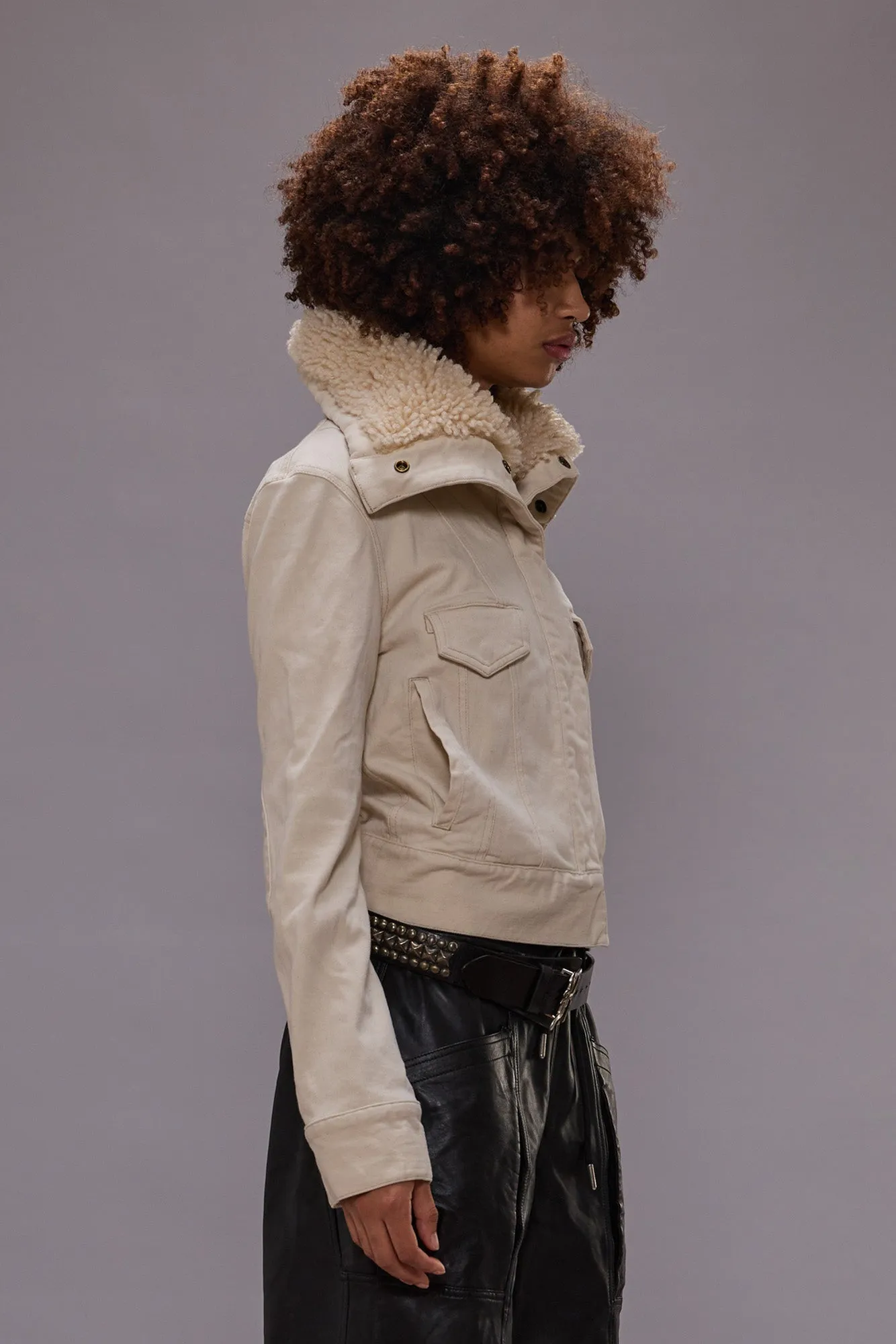HIGH NECK TRUCKER JACKET - ECRU STRETCH