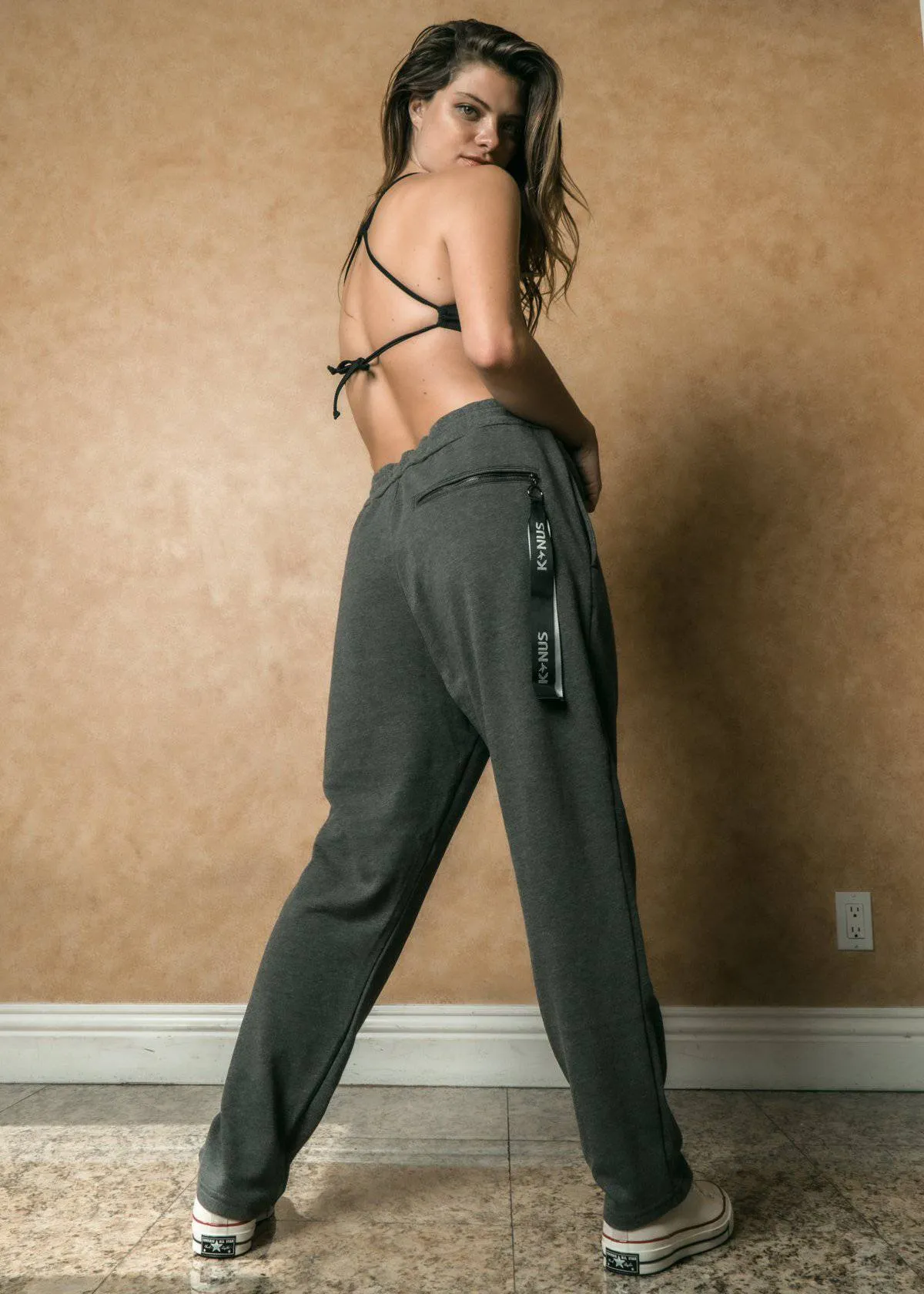 Konus Men's Chenille Embroidery Sweatpants in Heather Grey