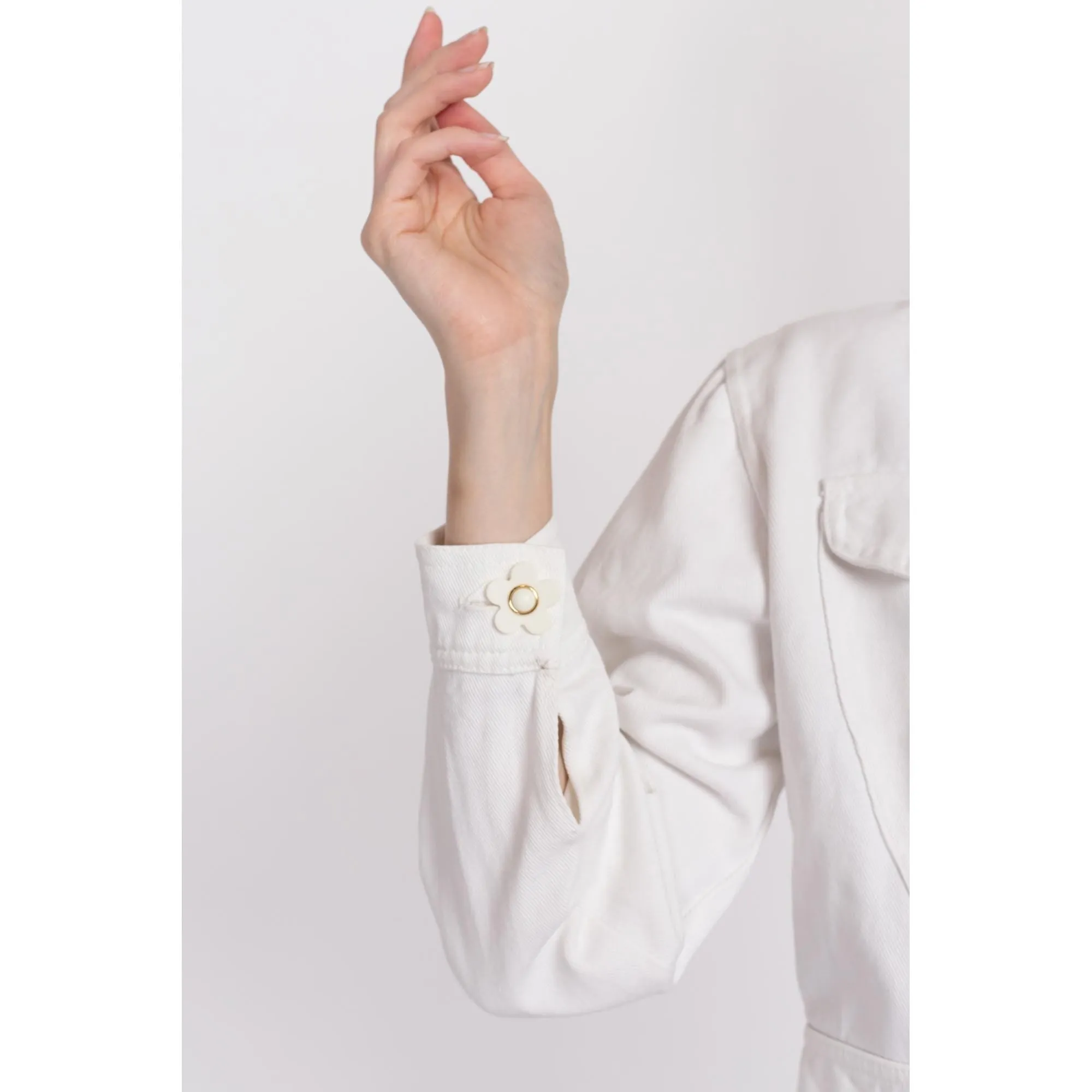 Small 90s White Flower Button Cropped Denim Jacket